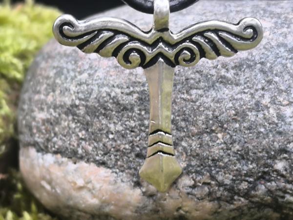 Irminsul-Amulett – Symbol der Weltenachse